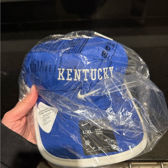 Nike Royal Blue Kentucky Cap with White Trim - Picture 3 of 3